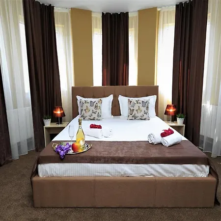 Otel The White House 2*