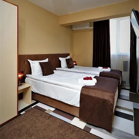 Otel The White House 2*