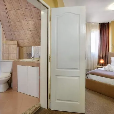 The White House Otel