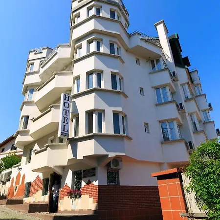 The White House Hotel 2*