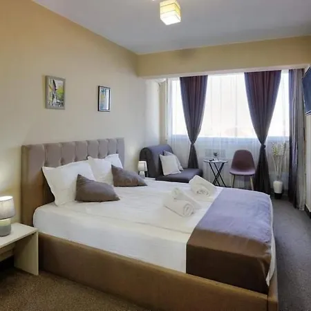 Hotel The White House 2*