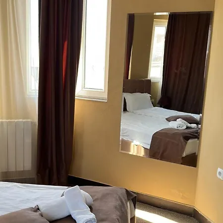 Hotel The White House 2*