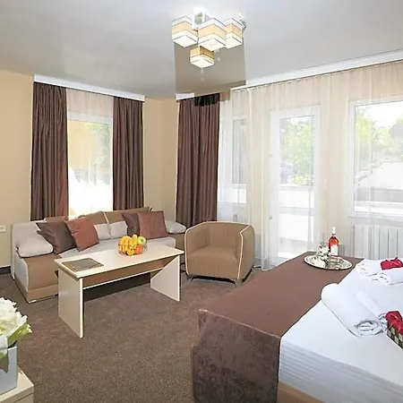 White House 3*