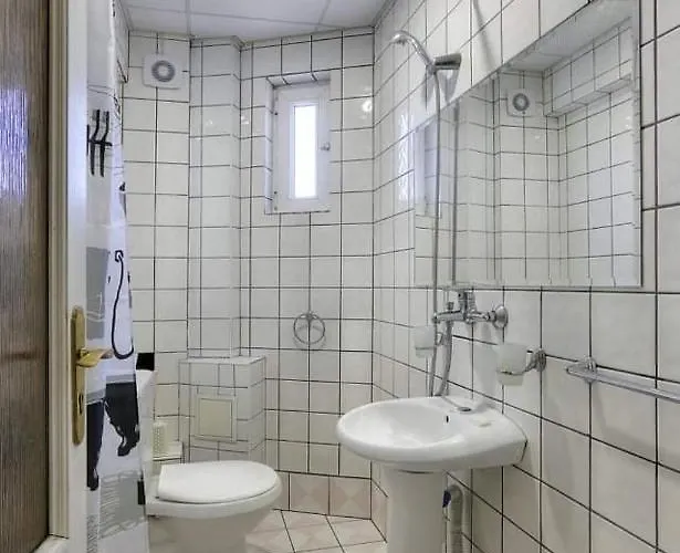 게스트하우스 The White House 4*