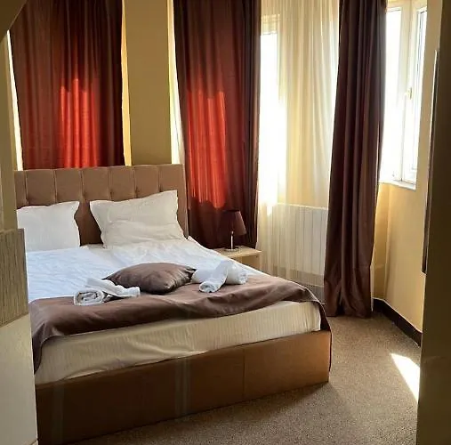 The White House 招待所 4*